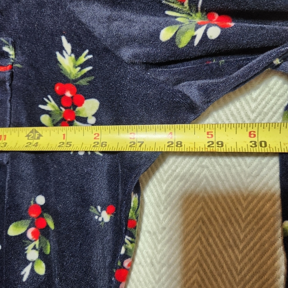 Vintage Laura Ashley 1X Floral Navy Nightgown Christmas Berries Winter - Picture 5 of 9